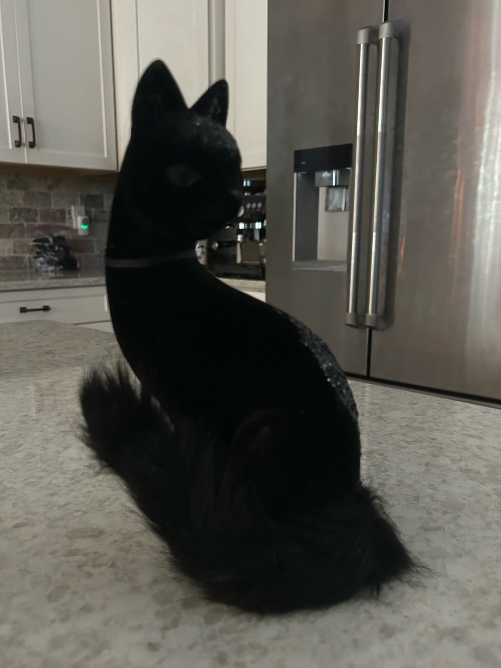 “New” Eerie Charm Black Velvet Decorative Cat Figurine - Holiday Home Decor